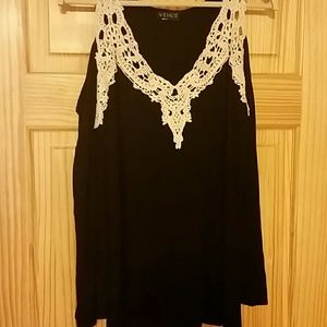 VENUS cold shoulder top